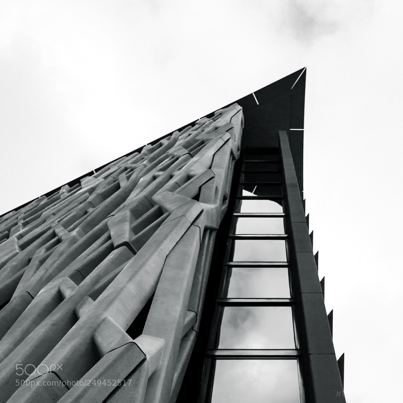 Olympus PEN E-PL3 sample photo. An alien ship in photography