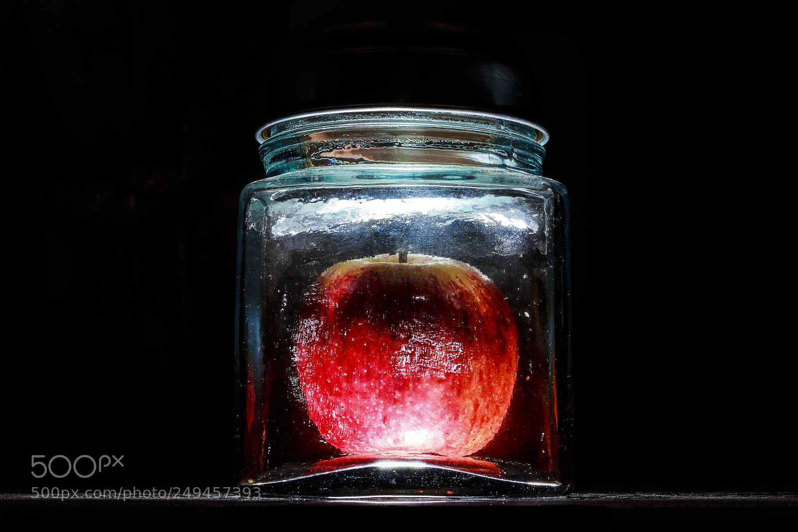 Canon EOS 700D (EOS Rebel T5i / EOS Kiss X7i) sample photo. The frozen apple photography
