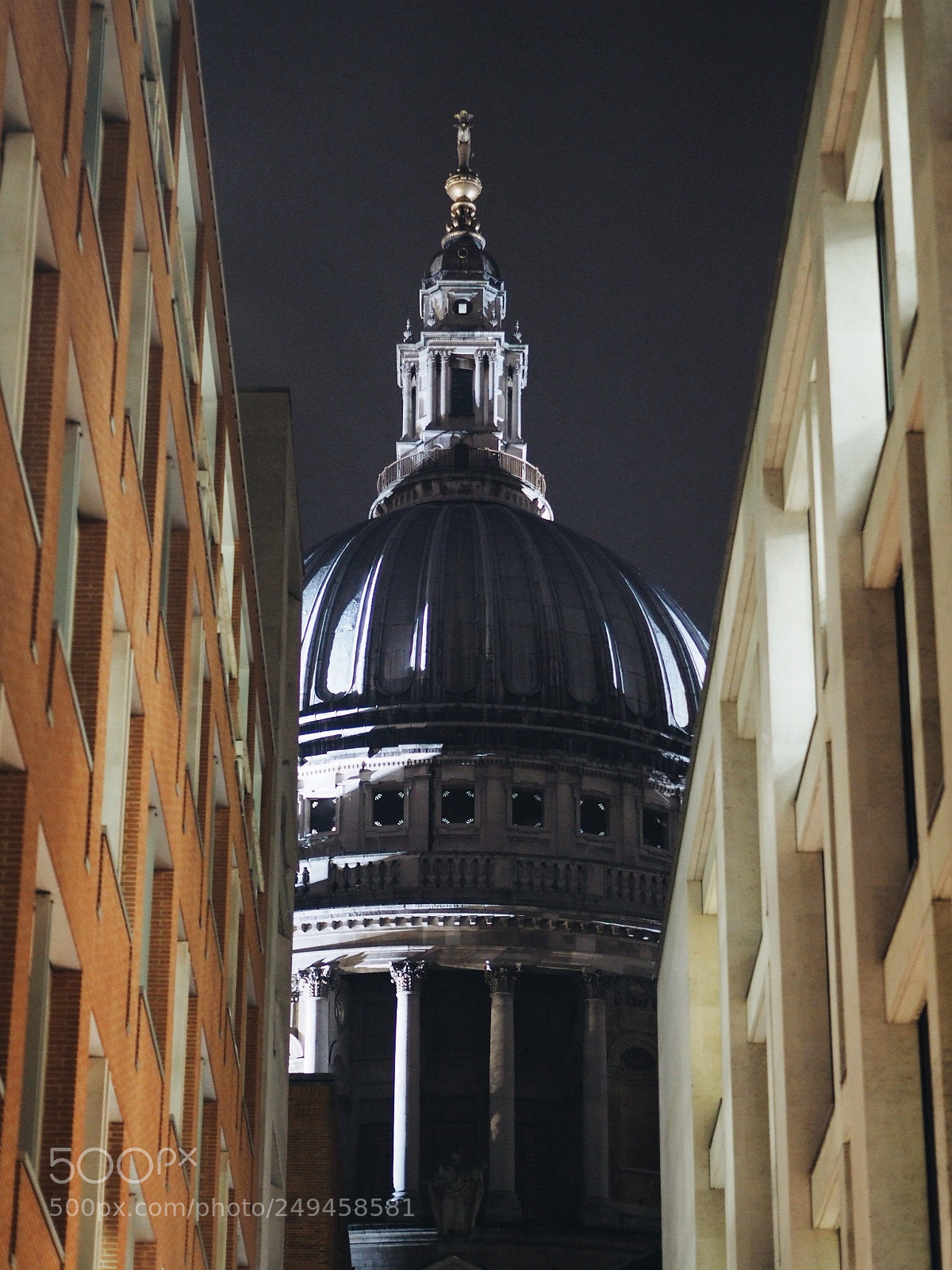 Olympus OM-D E-M10 II sample photo. St paul’s, london photography