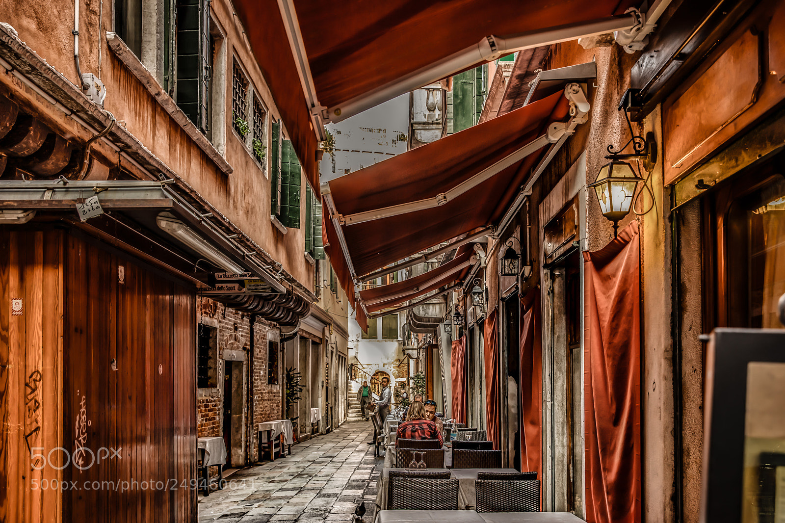 Canon EOS 5D Mark IV sample photo. Venice cafe photography