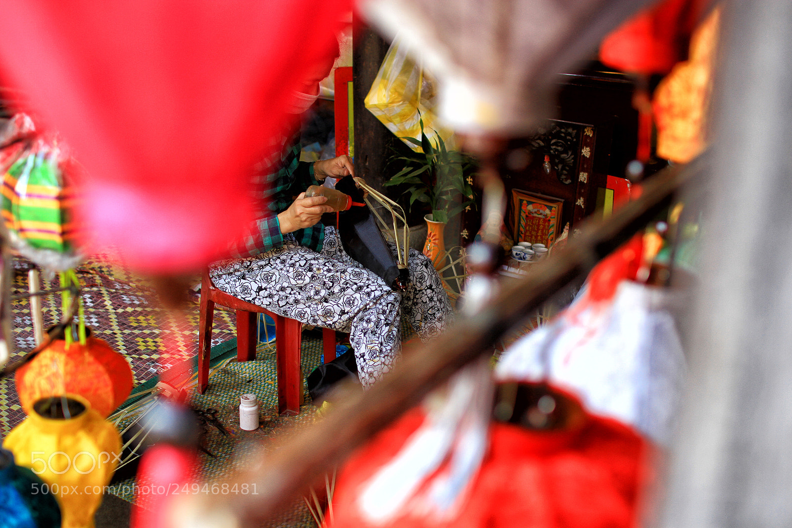 Canon EOS 7D sample photo. A woman makes lantern photography