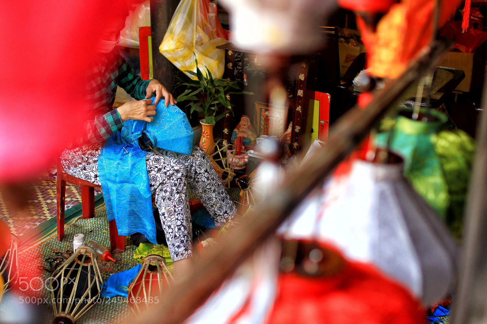 Canon EOS 7D sample photo. A woman makes handmade photography