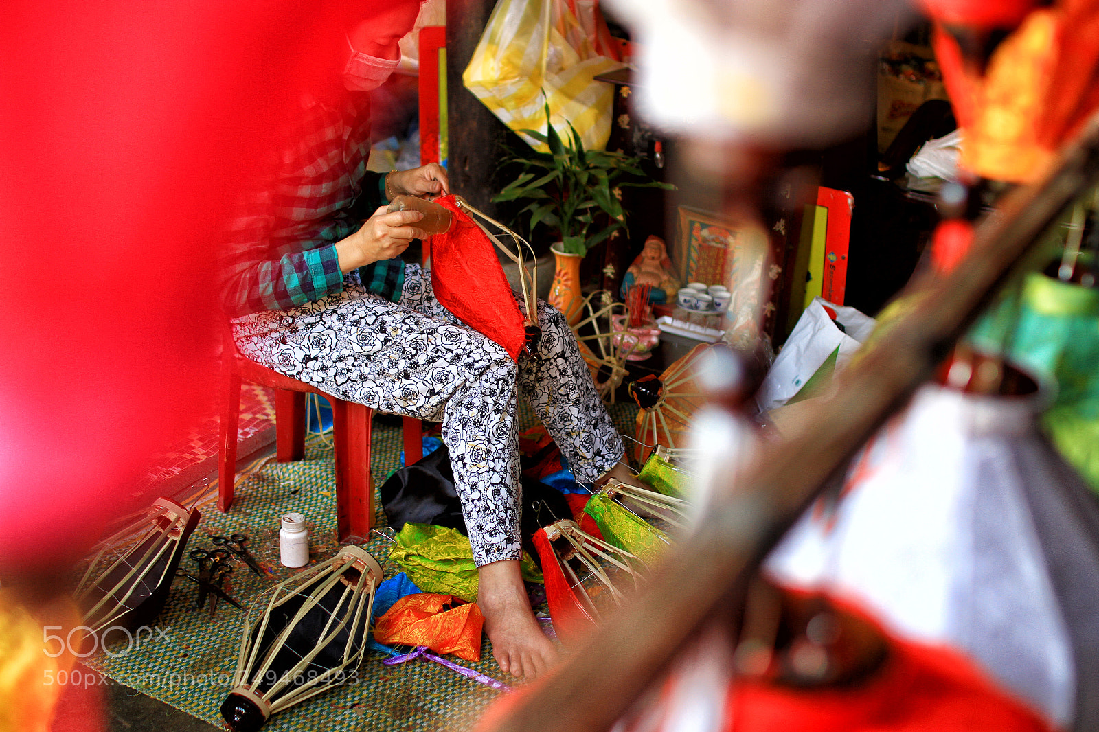 Canon EOS 7D sample photo. A woman makes lantern photography