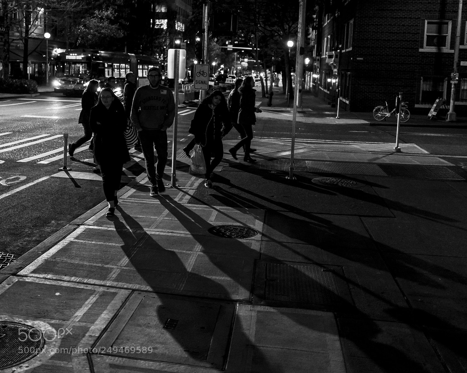 Leica Q (Typ 116) sample photo. Crossing the street photography