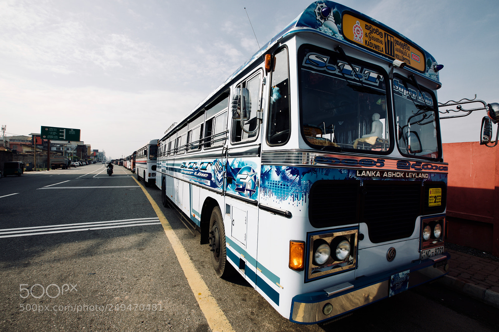 Canon EOS 5D Mark IV sample photo. Bus stop photography