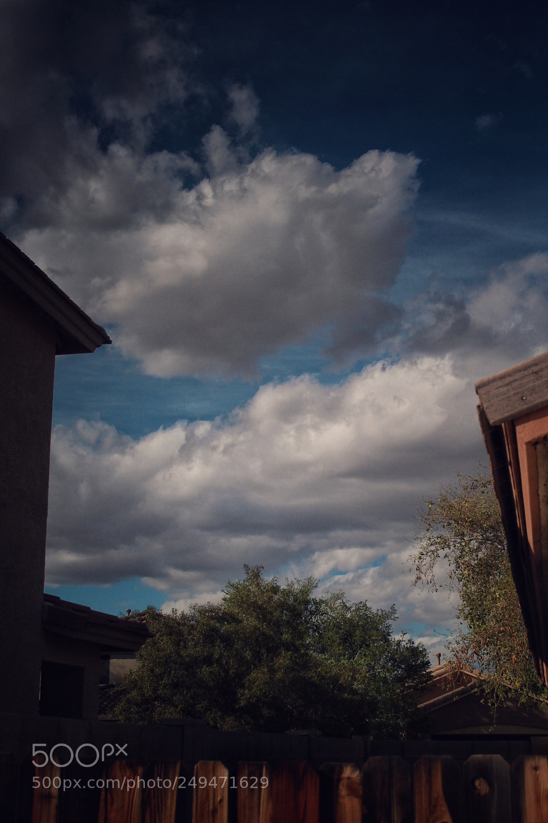 Canon EOS 1300D (EOS Rebel T6 / EOS Kiss X80) sample photo. I see the clouds photography