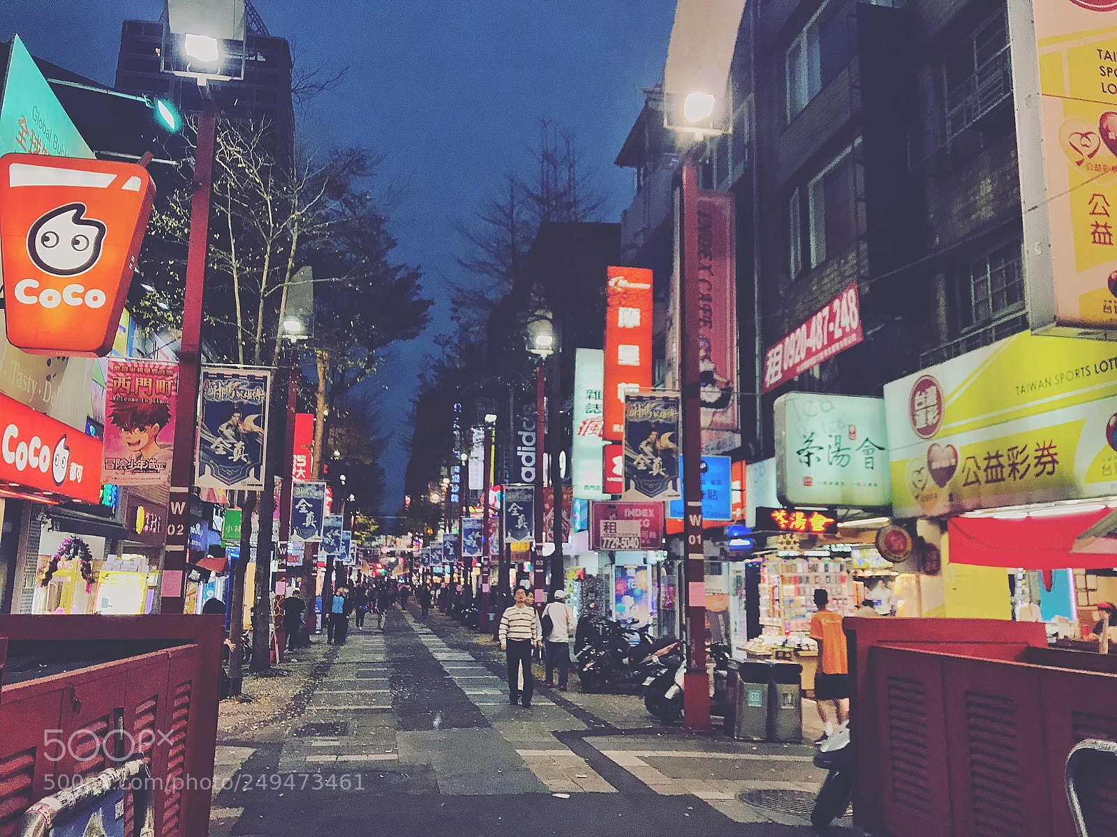Apple iPhone 7 Plus sample photo. Nighty ximending photography