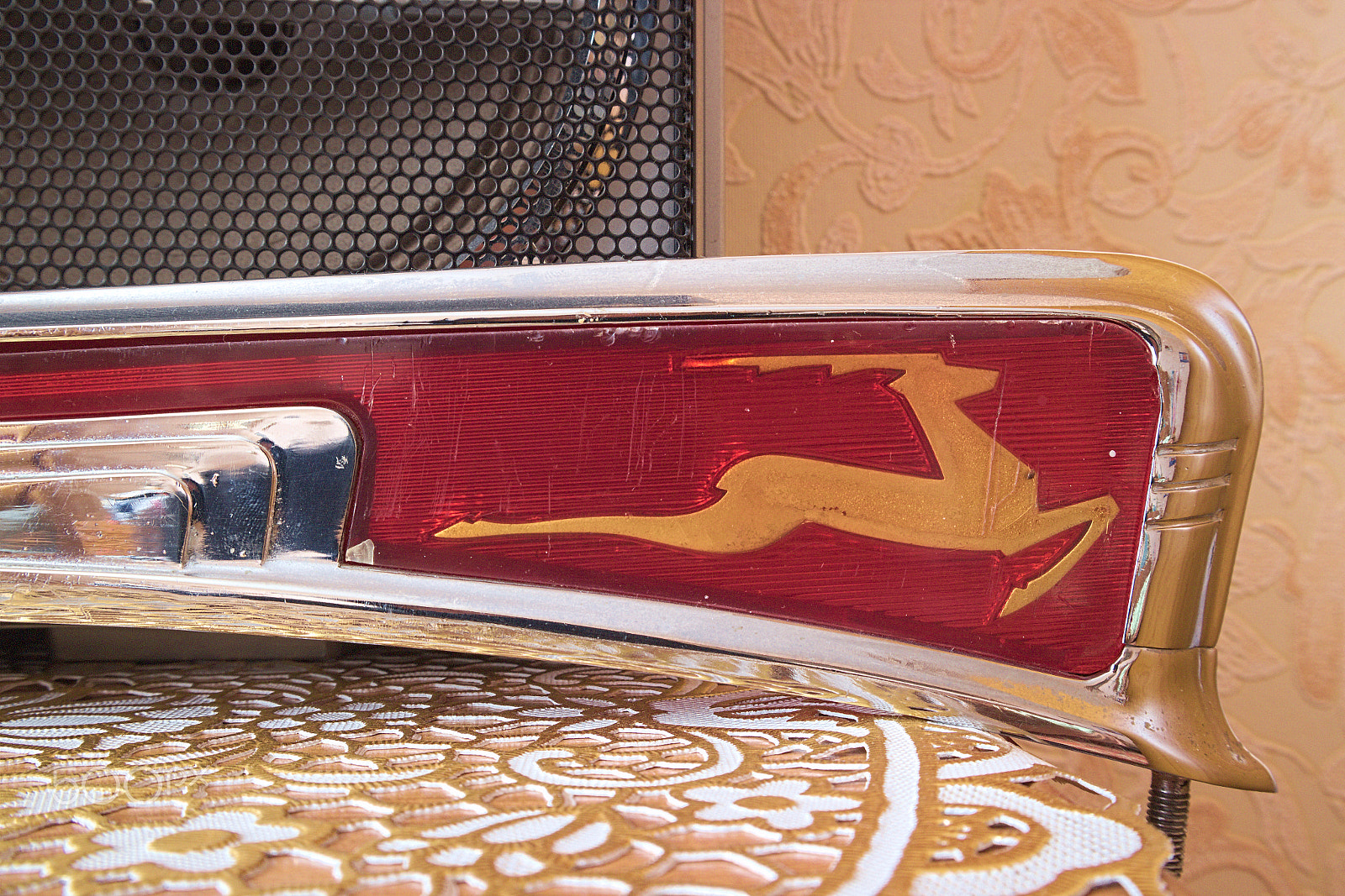 Canon EOS M10 sample photo. Molding on the hood of the car "gas" photography