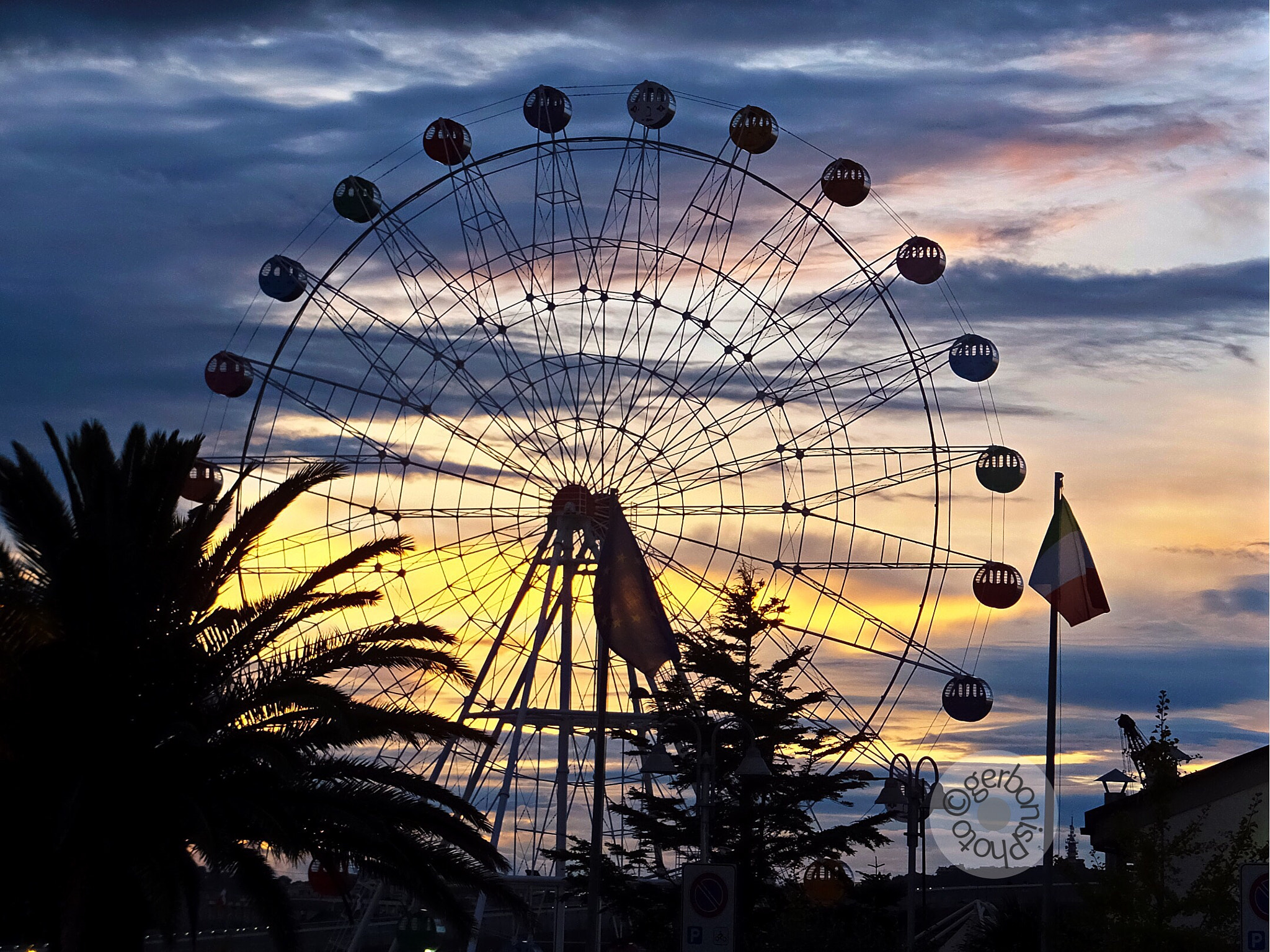 Fujifilm FinePix F900EXR sample photo. Threatening clouds on the wheel at sunset  photography