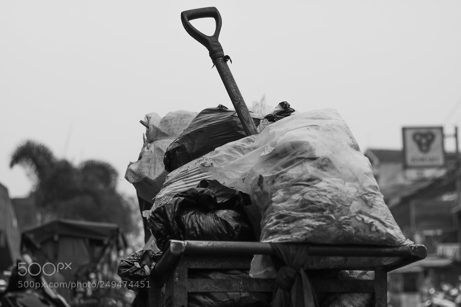 Canon EOS 760D (EOS Rebel T6s / EOS 8000D) sample photo. Trash photography