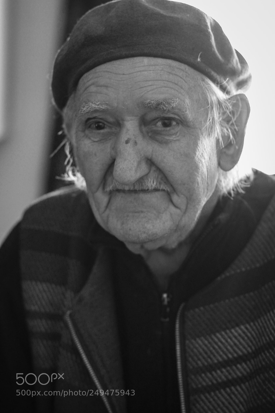Canon EOS 600D (Rebel EOS T3i / EOS Kiss X5) sample photo. Old man photography