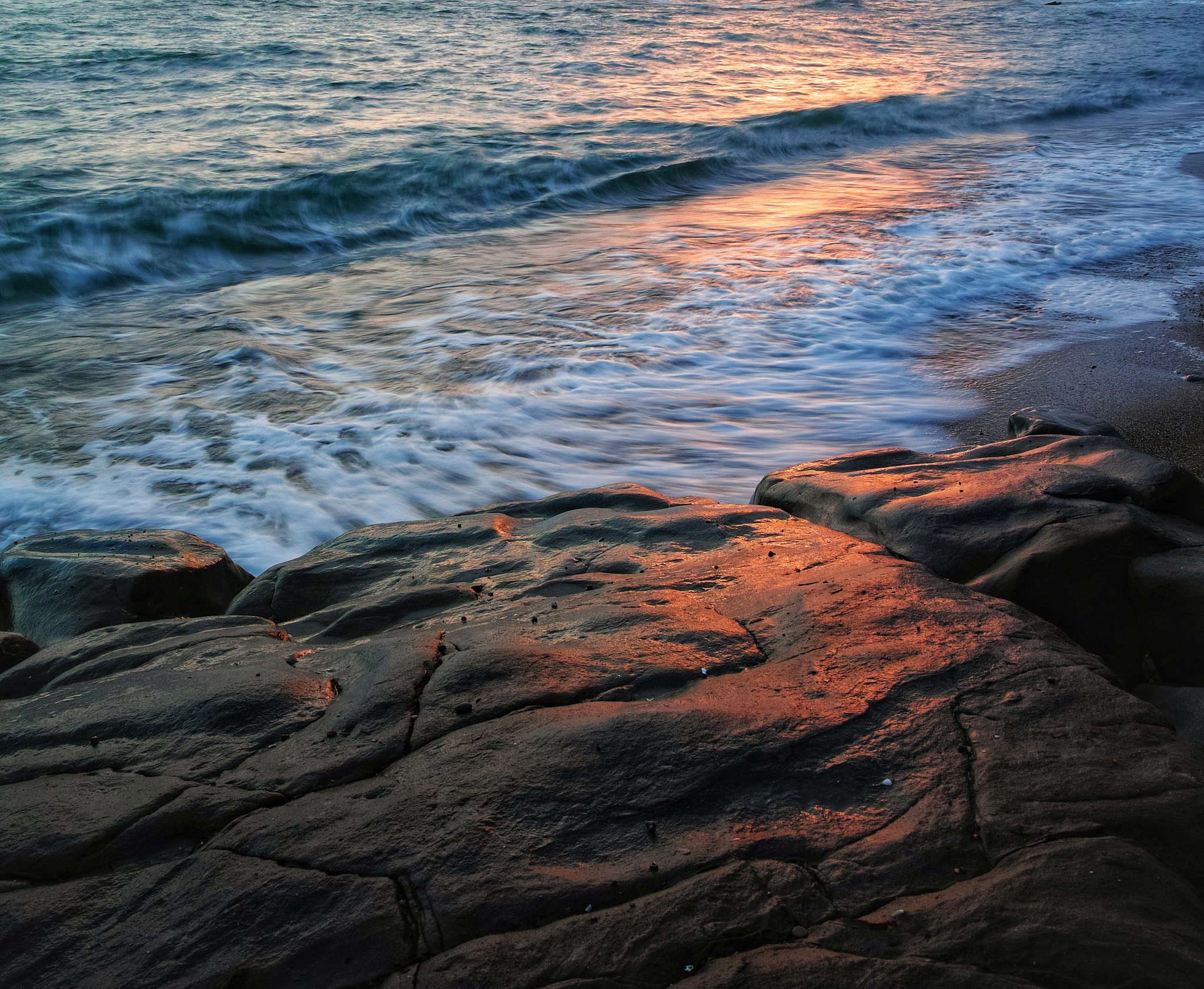 Sigma dp0 Quattro sample photo. "sunset rock" photography