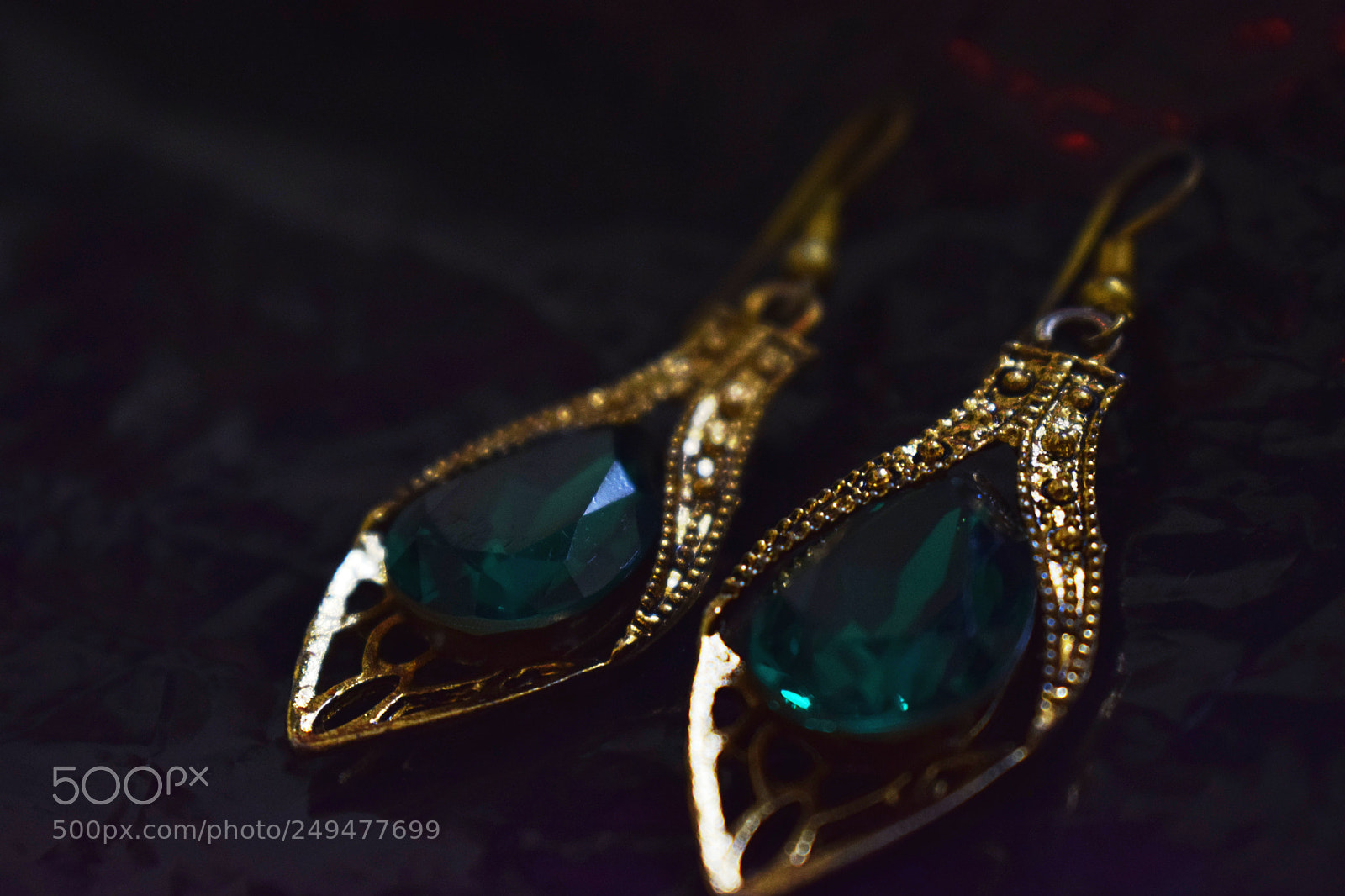 Nikon D3300 sample photo. Emerald jewellery photography