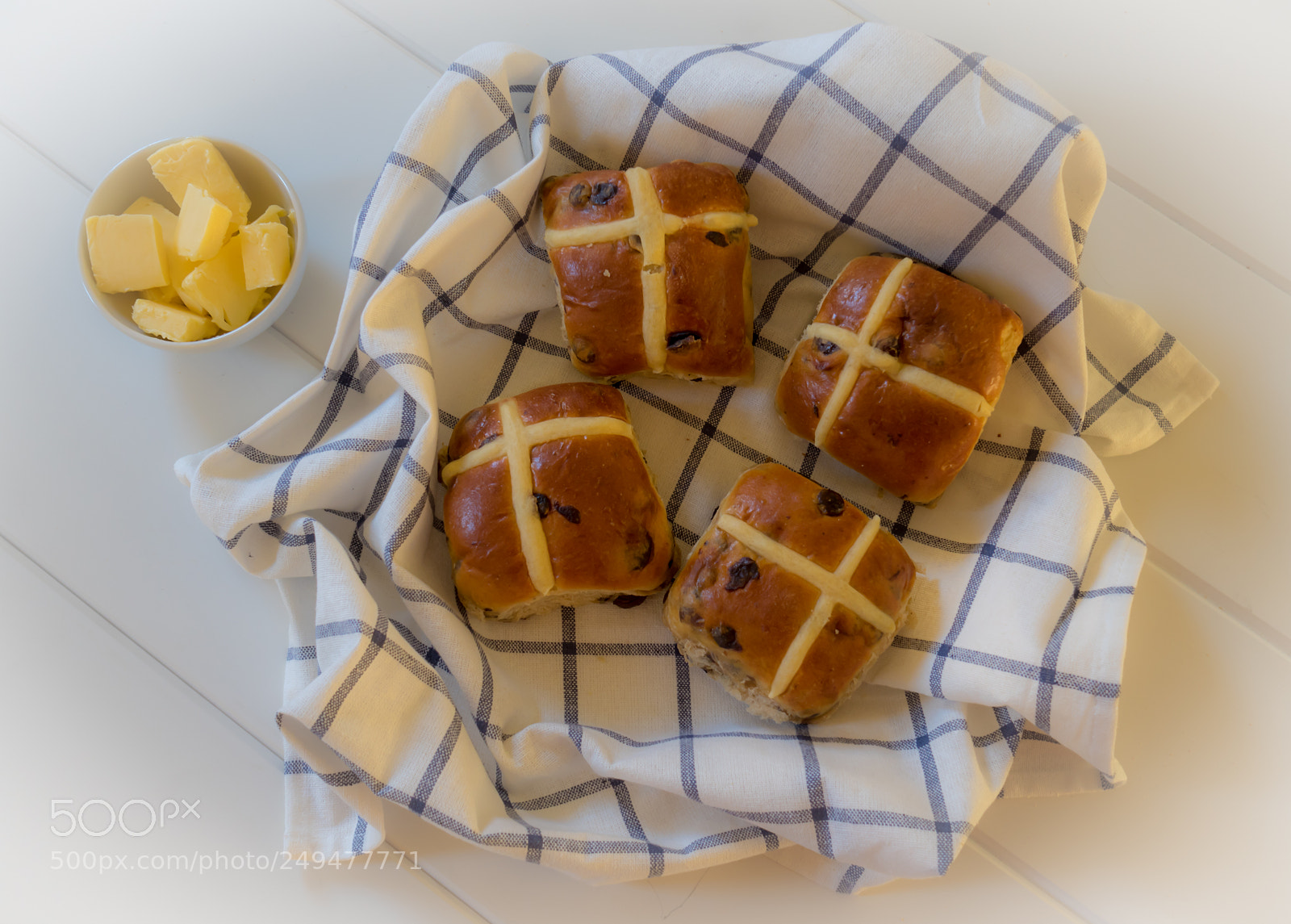 Olympus OM-D E-M5 II sample photo. Hot cross buns photography