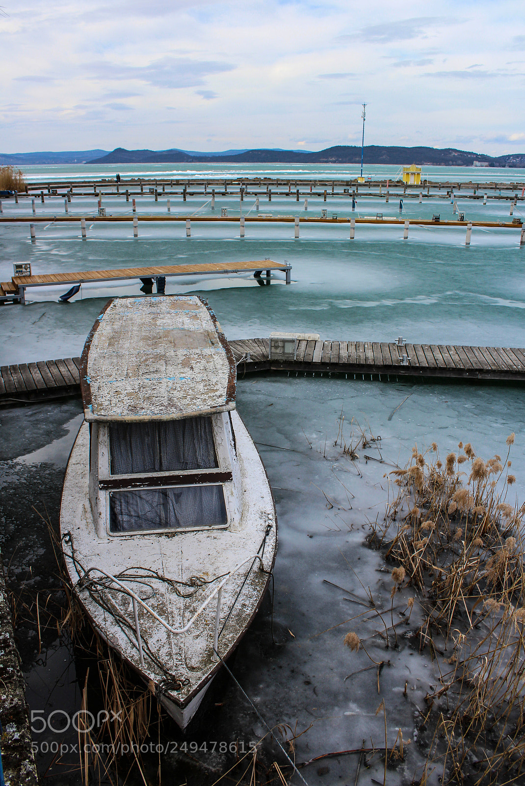 Canon EOS 1200D (EOS Rebel T5 / EOS Kiss X70 / EOS Hi) sample photo. The frozen lake iv. photography
