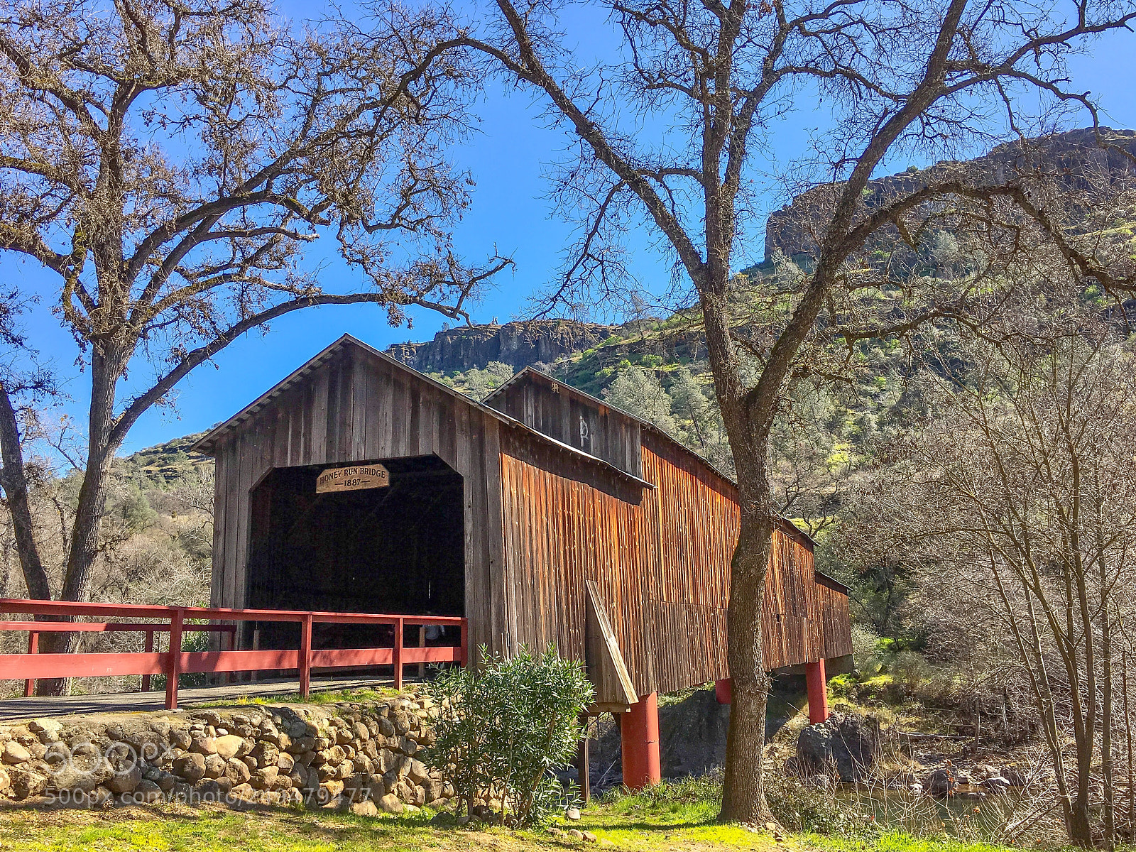 Apple iPhone 6s Plus sample photo. Honey run covered bridge photography
