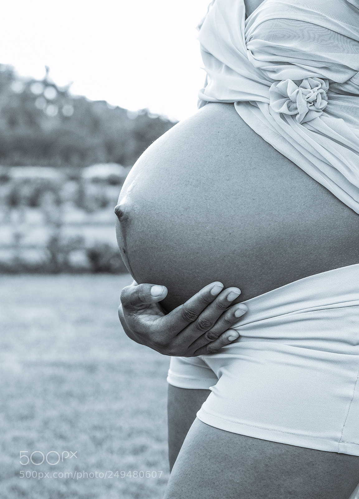 Canon EOS 600D (Rebel EOS T3i / EOS Kiss X5) sample photo. Expectant mother photography