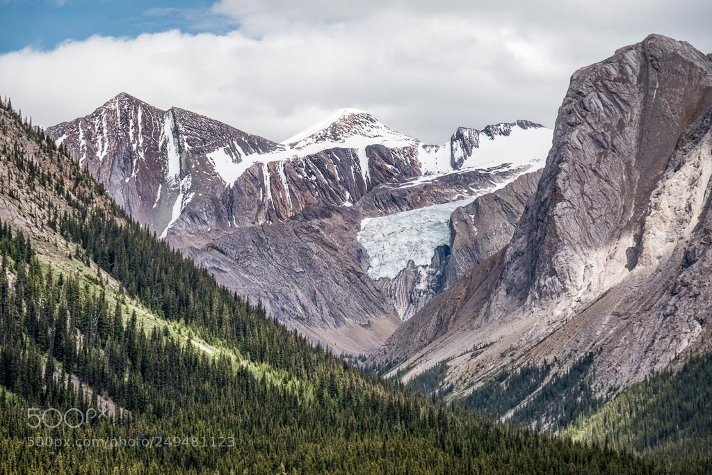 Fujifilm X-Pro2 sample photo. Cruising maligne lake photography