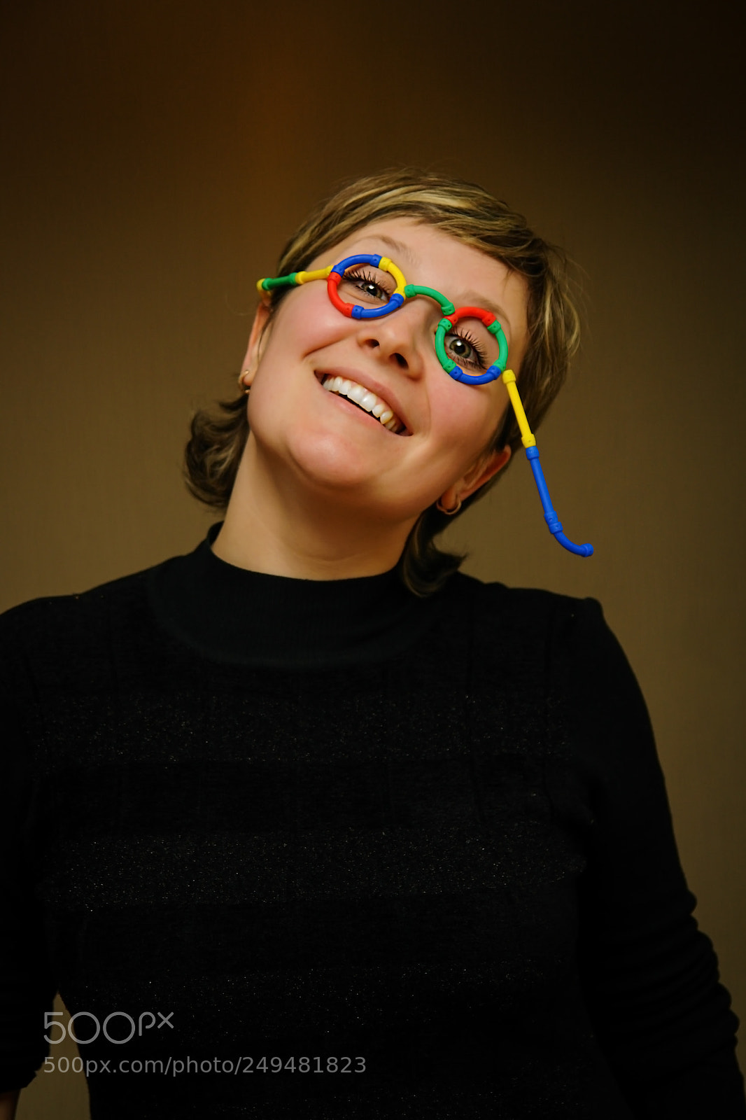Sony DSC-R1 sample photo. Girl smiles in sunglasses photography