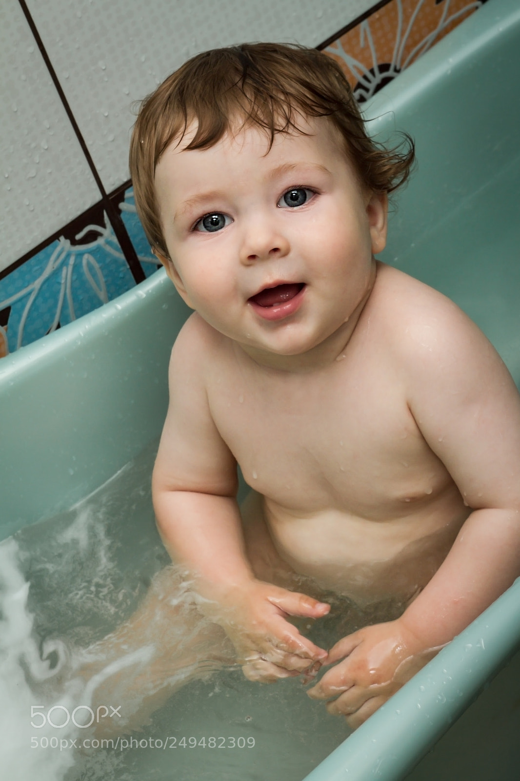 Canon EOS 7D sample photo. The boy is washing photography
