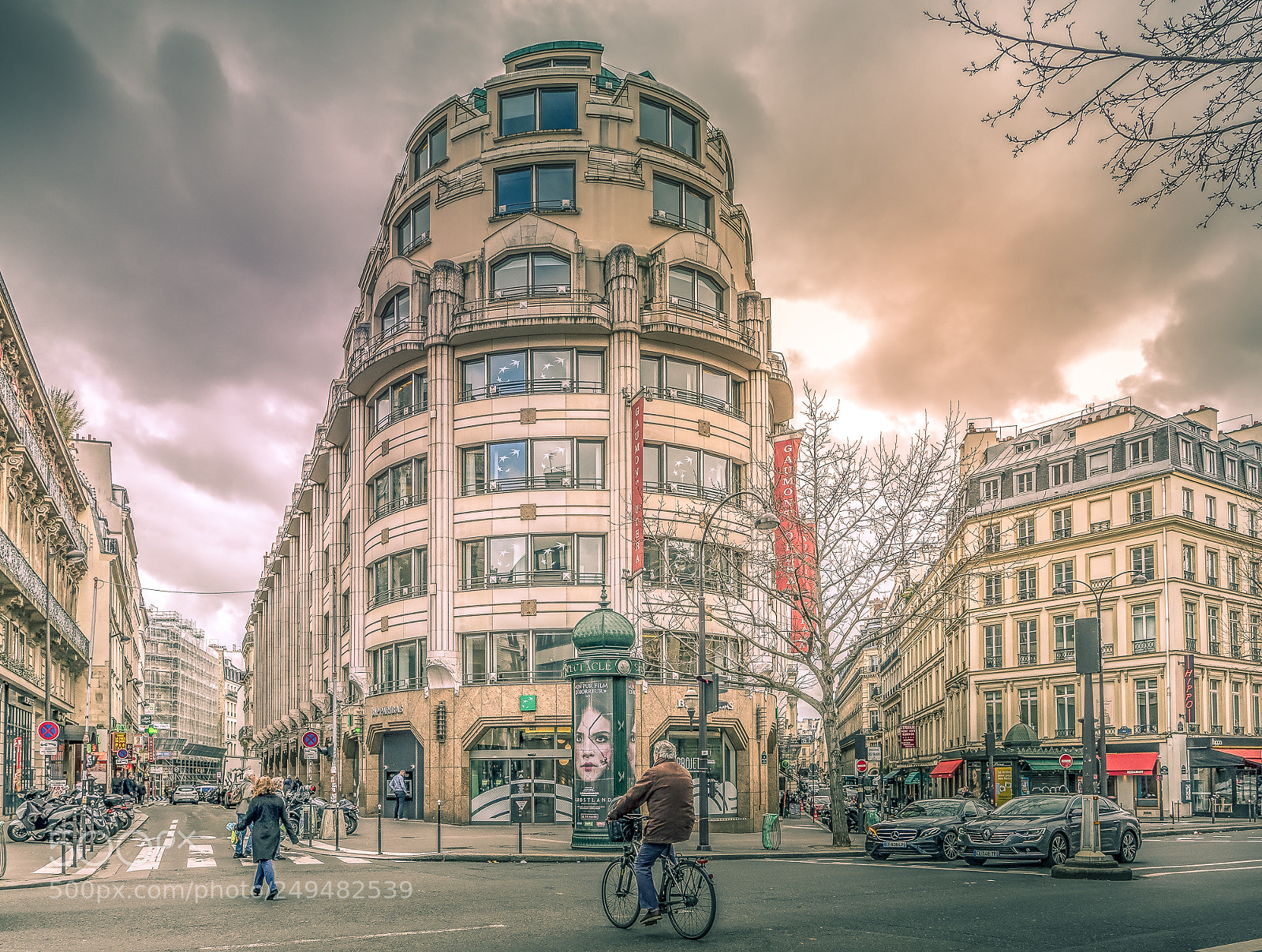Olympus PEN-F sample photo. Paris boulevard photography