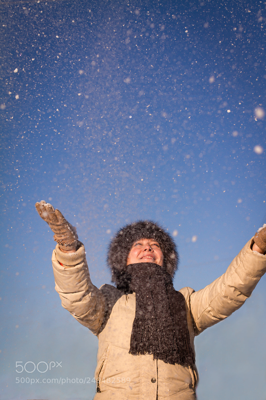 Canon EOS 7D sample photo. The girl throws snow photography