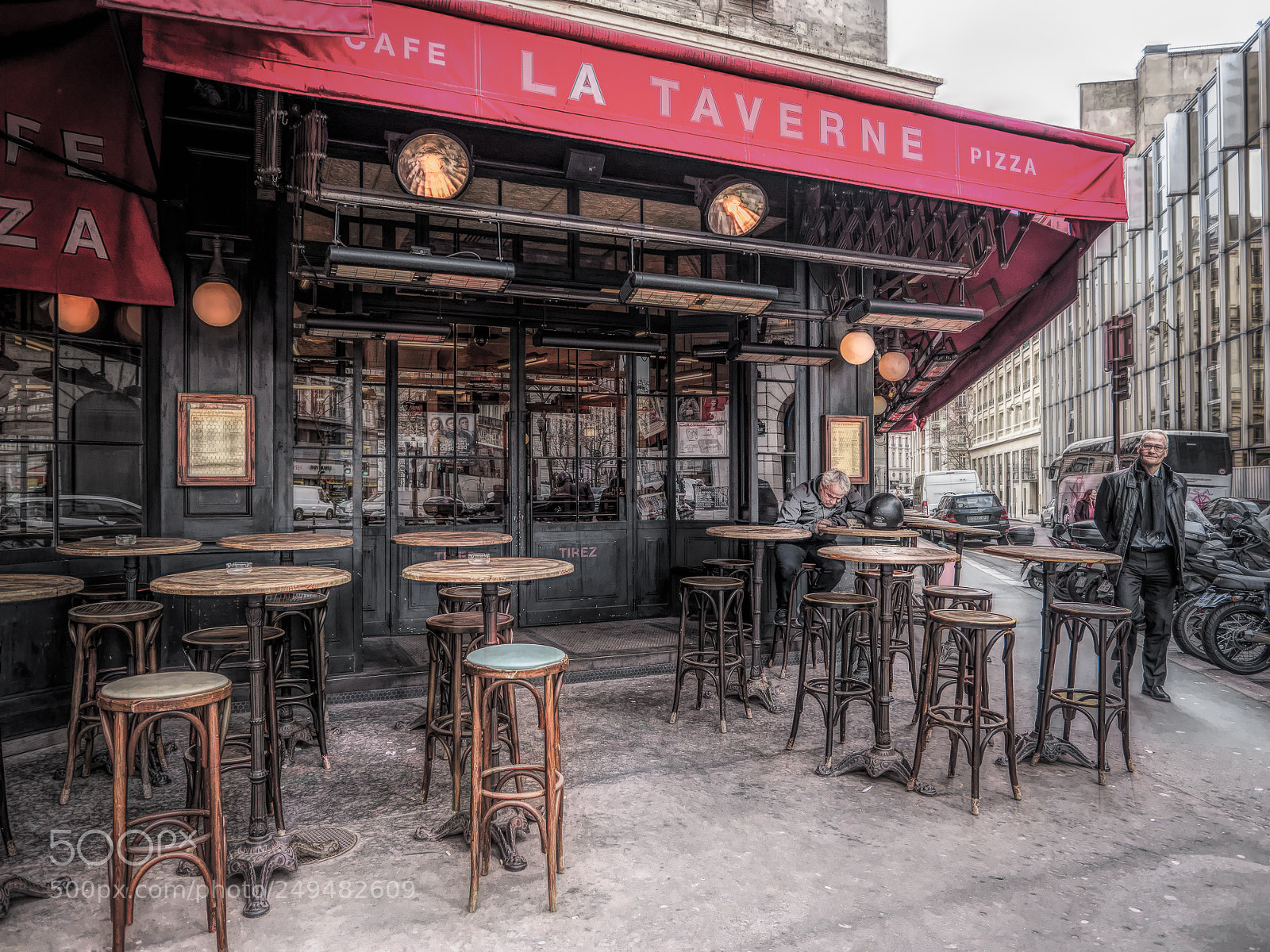 Olympus PEN-F sample photo. Paris café photography