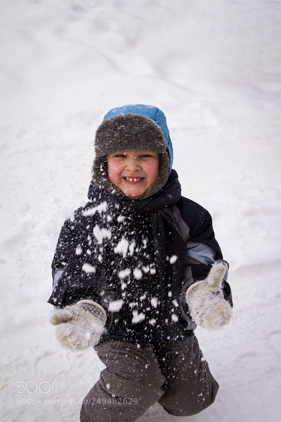 Canon EOS 7D sample photo. The boy throws snow photography