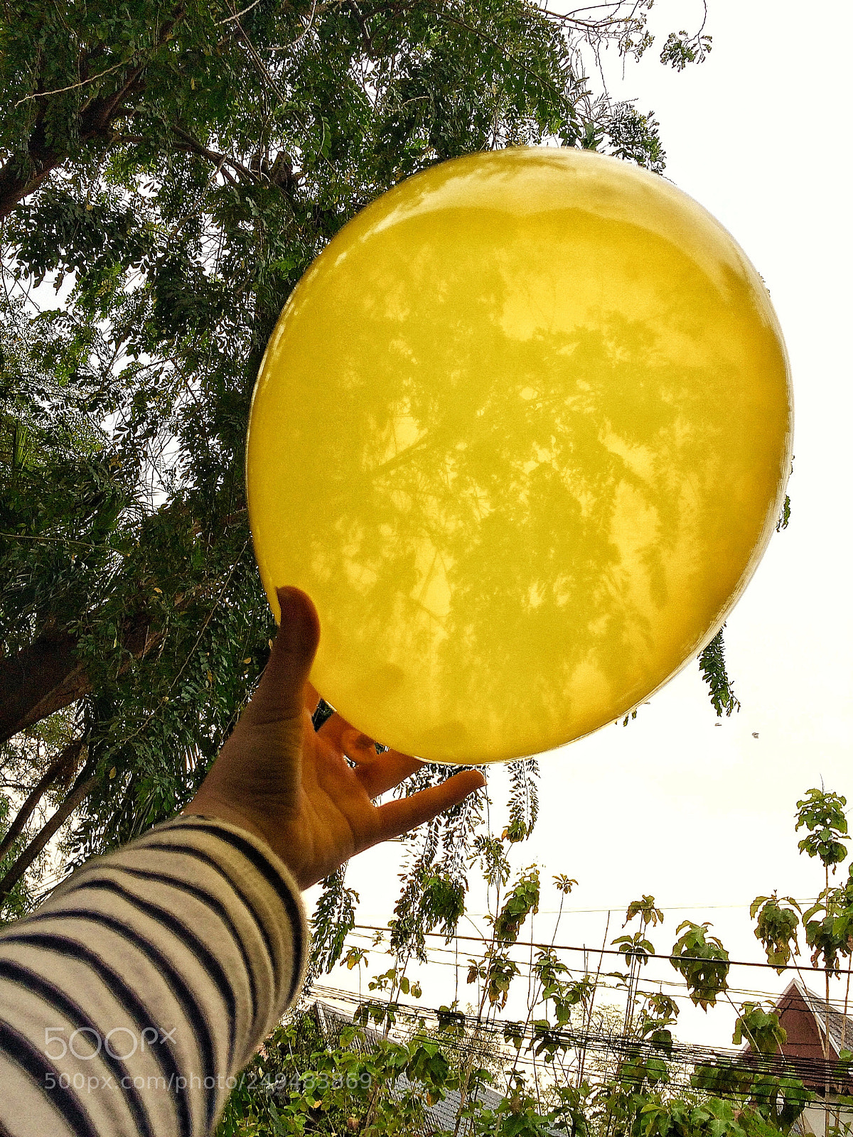 Apple iPhone 5s sample photo. Yellow balloon photography