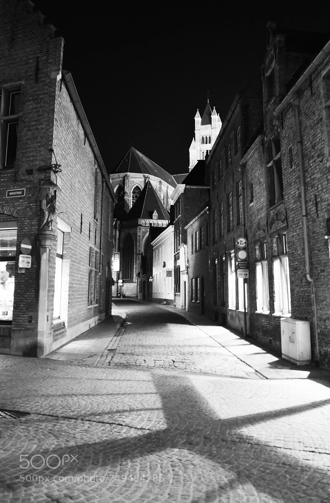 Nikon D5000 sample photo. Evening walking photography