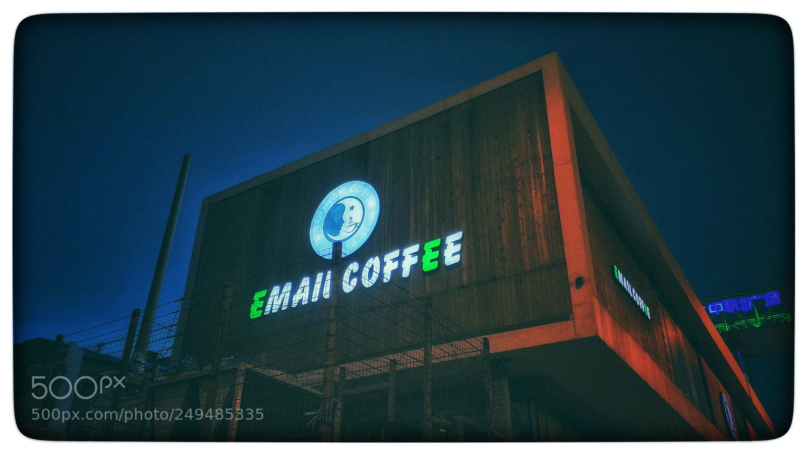 Xiaomi MI6 sample photo. Passing by photography