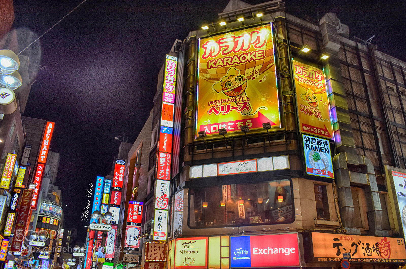 Nikon D5600 sample photo. Streets of tokyo photography