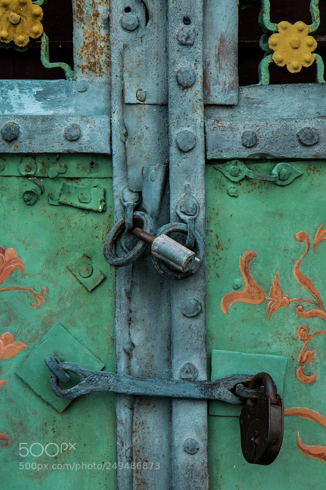 Canon EOS 70D sample photo. Out of the door photography