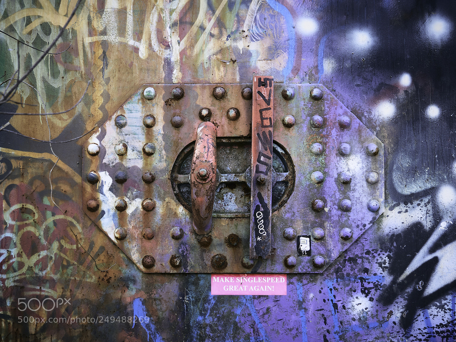 Panasonic Lumix DMC-G85 (Lumix DMC-G80) sample photo. Iron & graffiti 2 photography