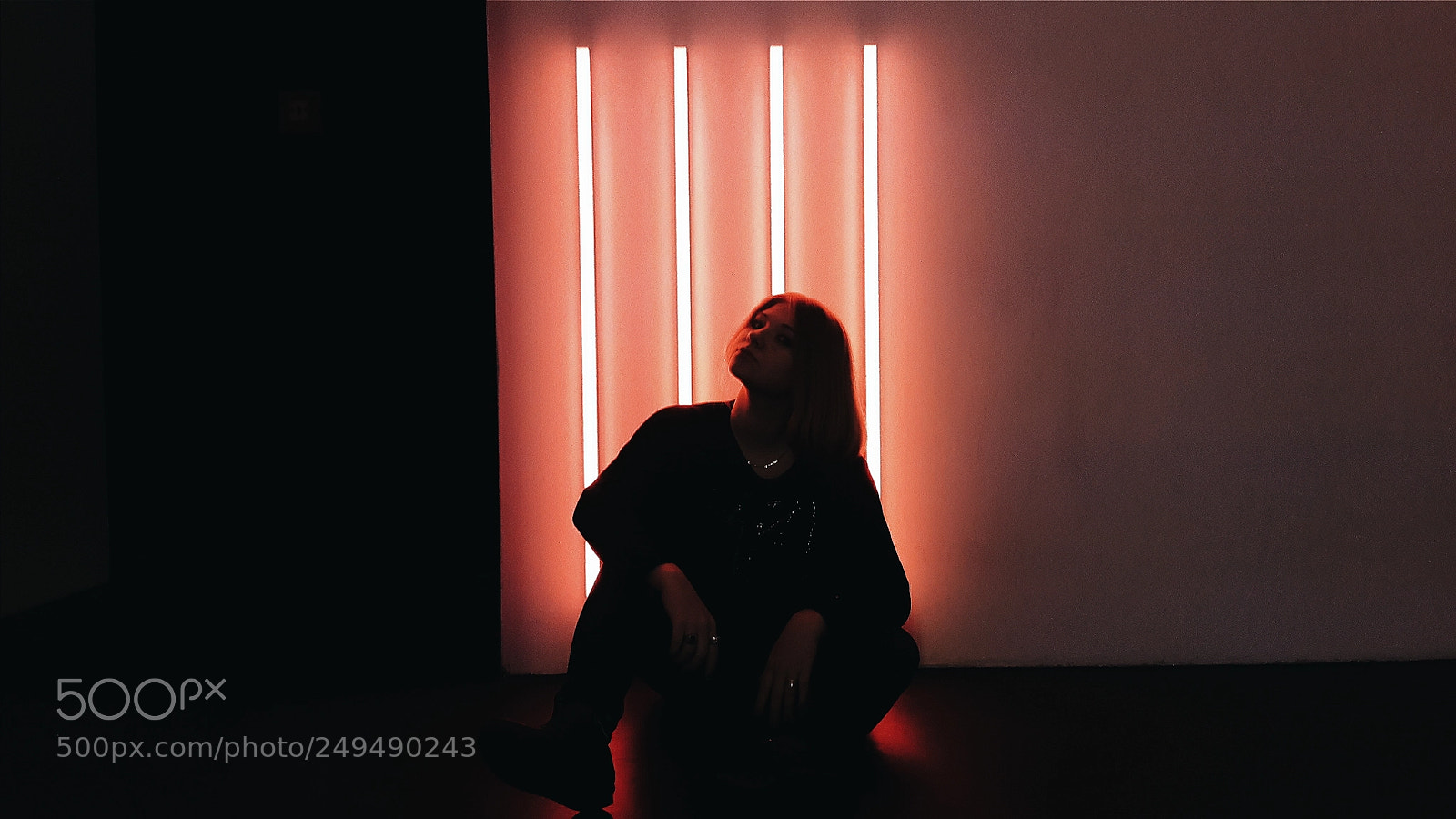 Samsung Galaxy S4 sample photo. Red light photography