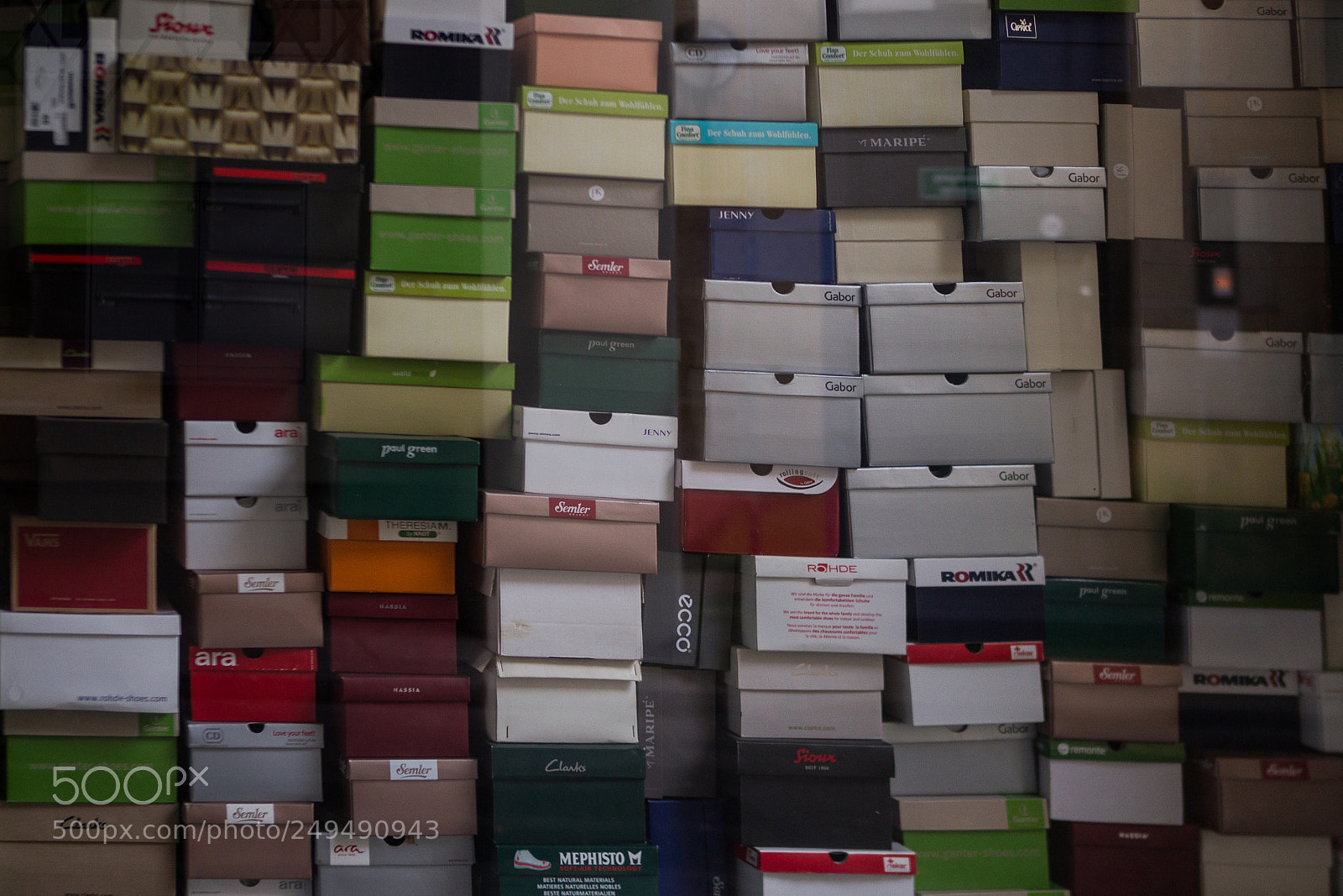 Canon EOS-1D Mark IV sample photo. Shoe store window photography