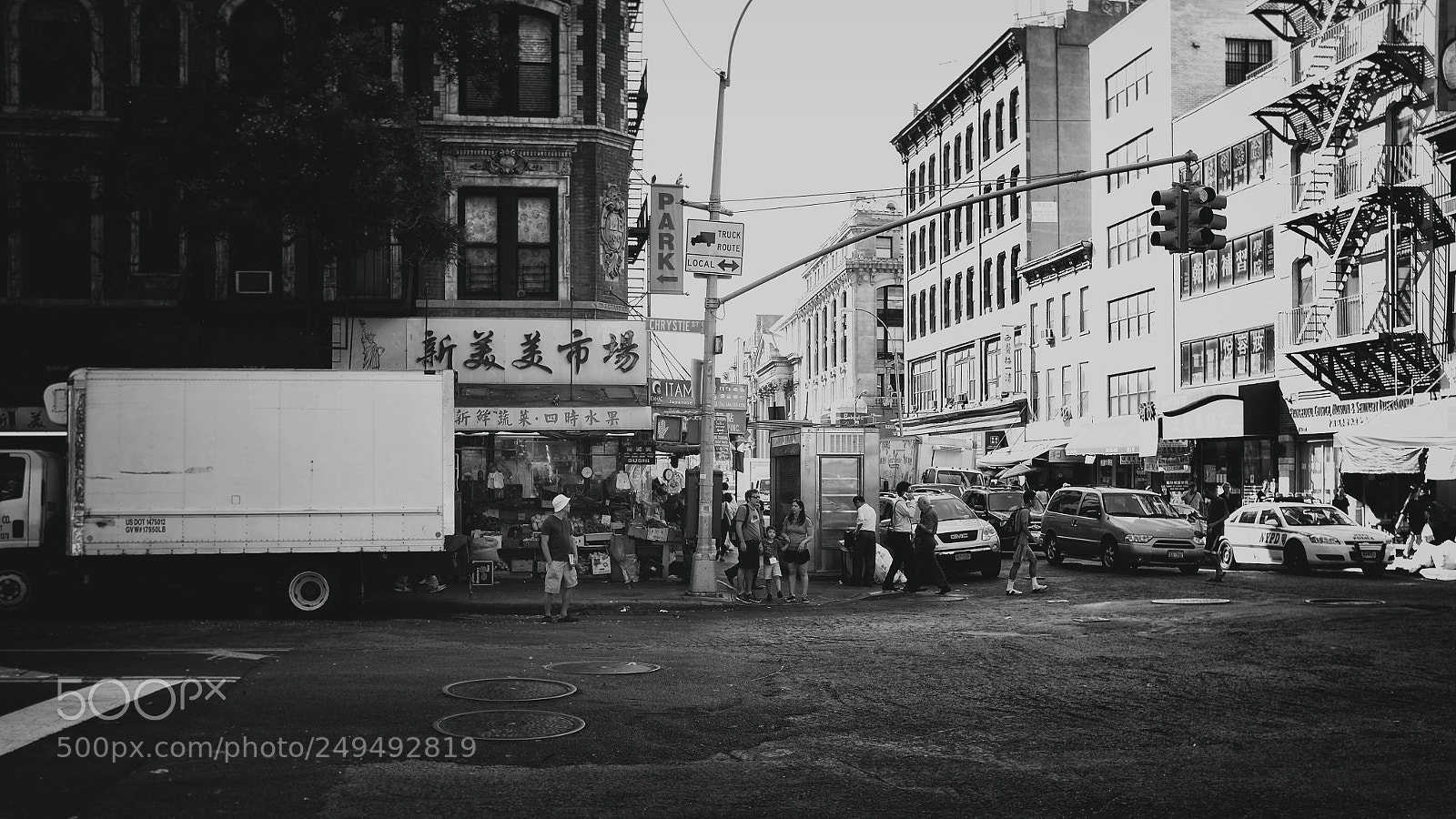 Fujifilm X100T sample photo. Nyc chrystie st man photography