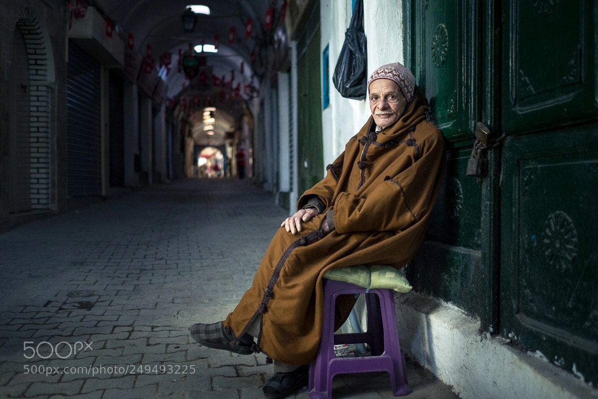 Fujifilm X-T1 sample photo. The cigarettes seller. photography
