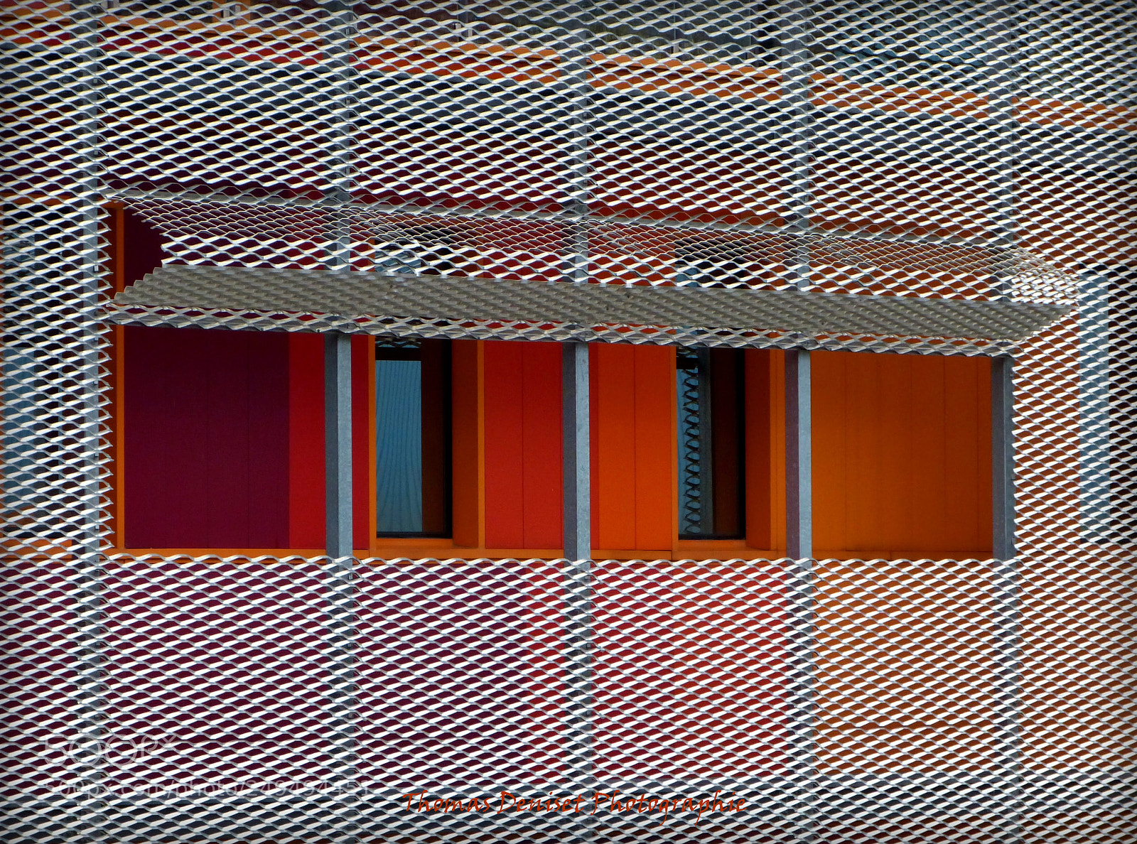 Panasonic Lumix DMC-FZ150 sample photo. Windows photography