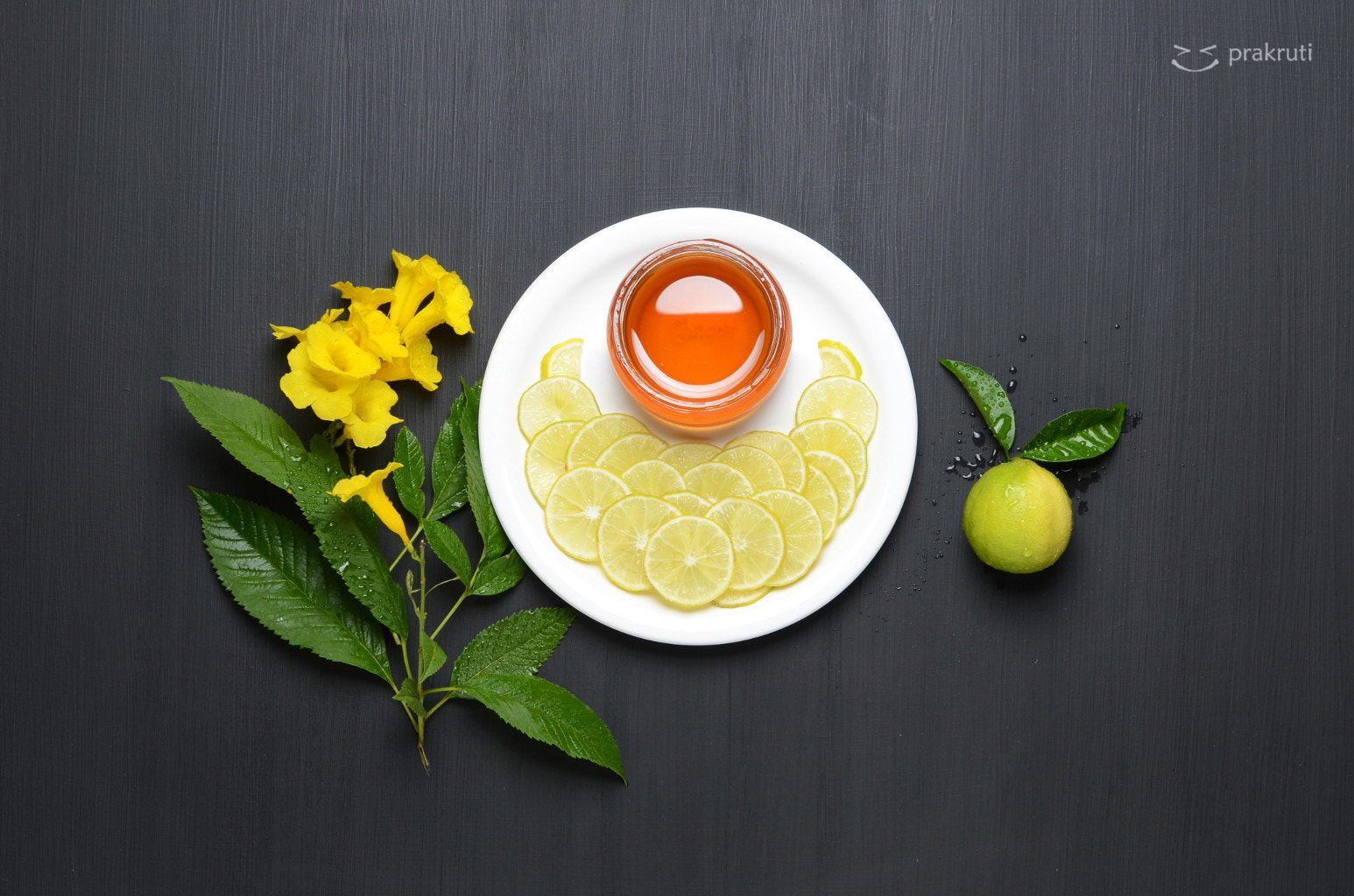 Nikon D7000 + Nikon AF-S DX Nikkor 35mm F1.8G sample photo. Lemon and honey photography