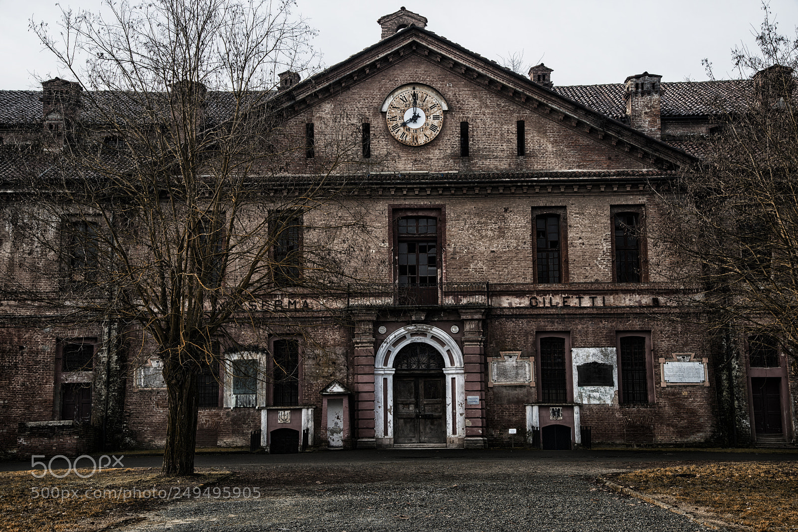 Nikon D800 sample photo. Old abandoned barracks-italian army photography