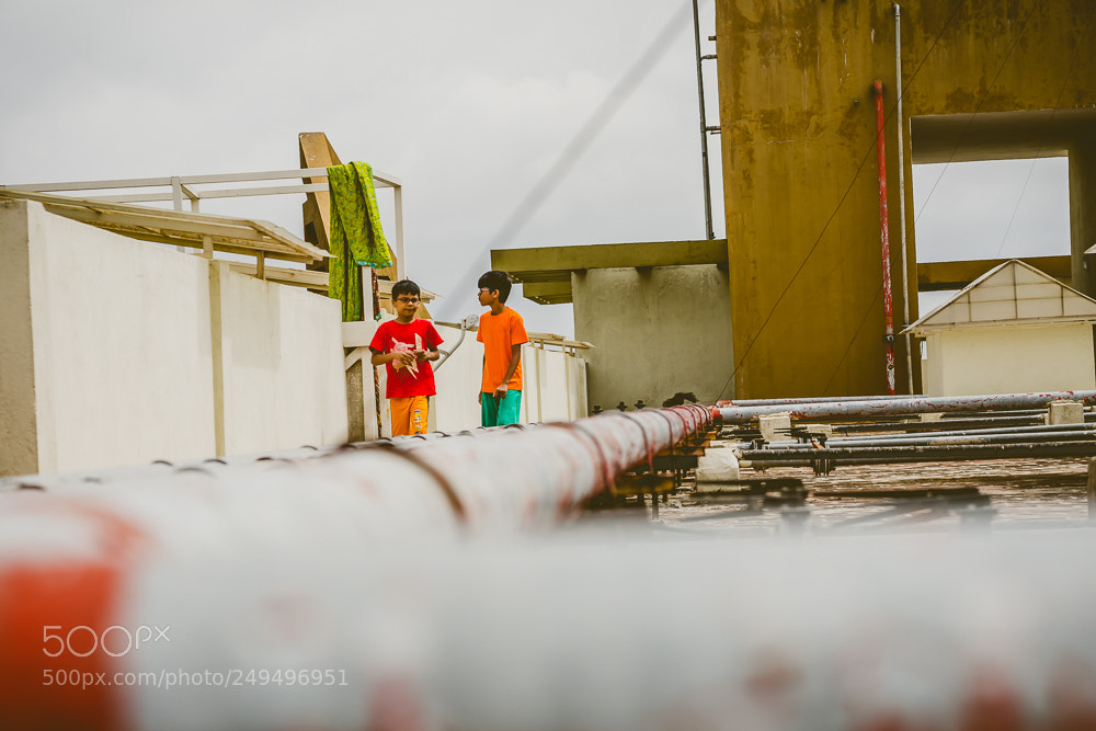 Canon EOS 5D Mark IV sample photo. Kids deep discussion photography