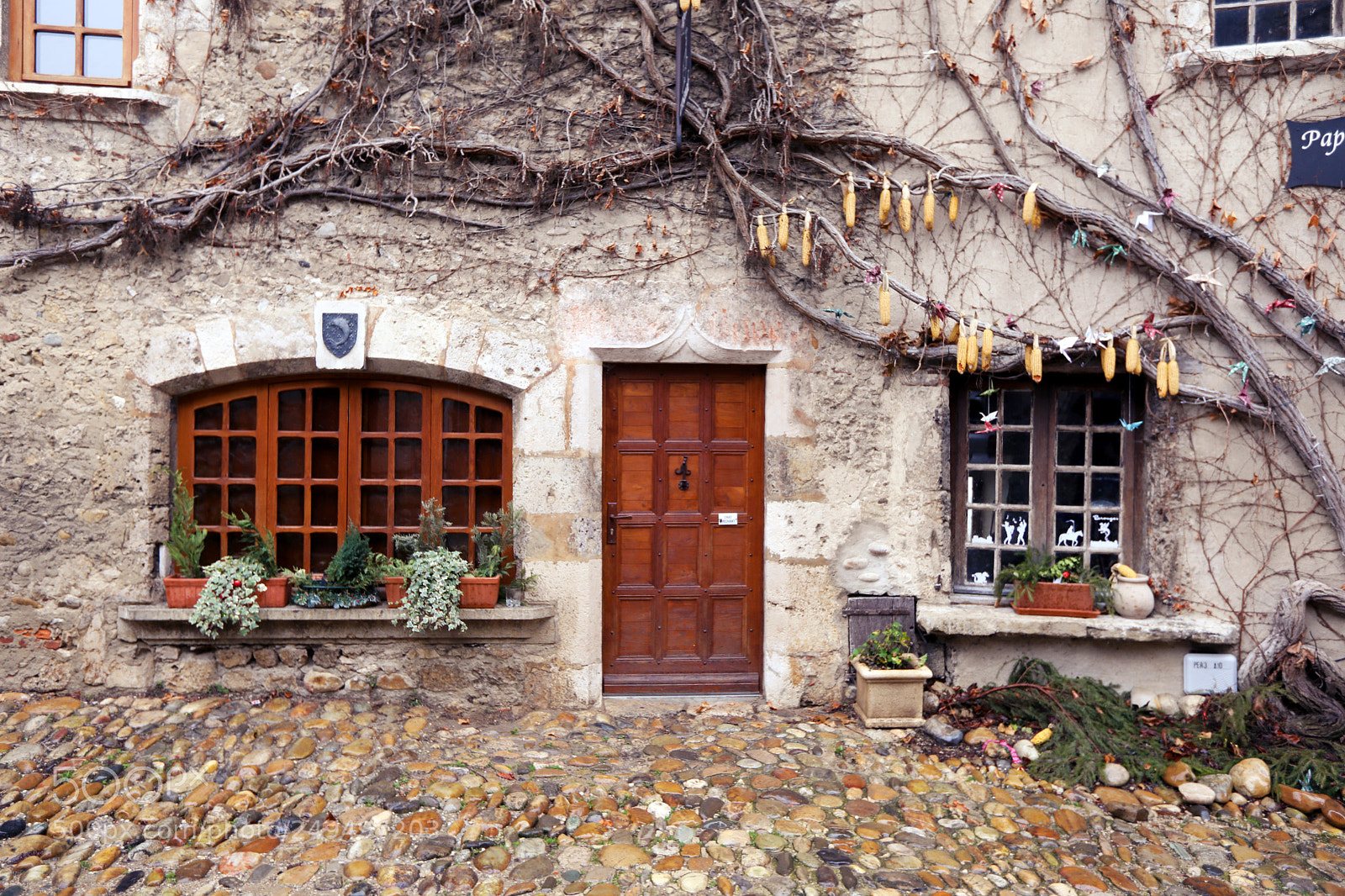 Canon EOS 5D Mark IV sample photo. Beautiful perouges houses photography