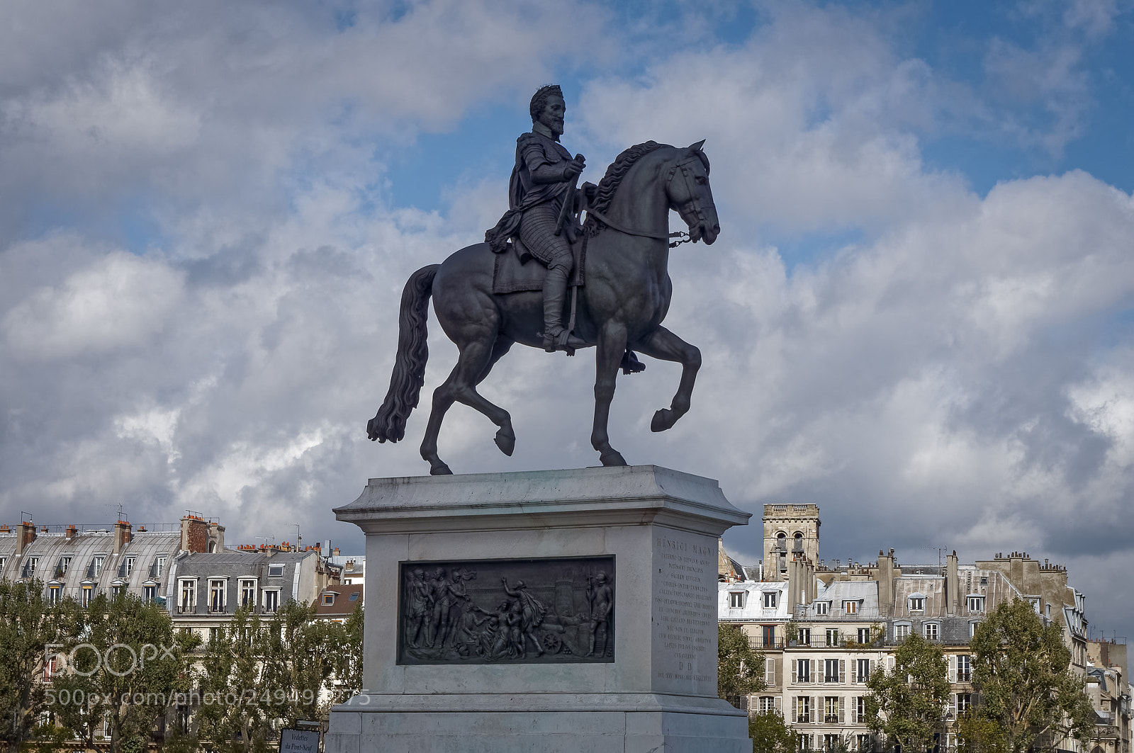 Sony Alpha NEX-5N sample photo. Equestrian statue of king photography