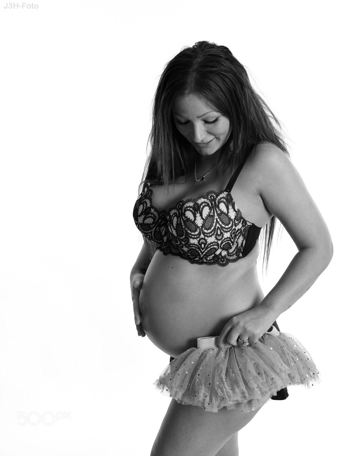 Sigma 50mm F1.4 DG HSM Art sample photo. Julle pregnancy photo - b/w photography