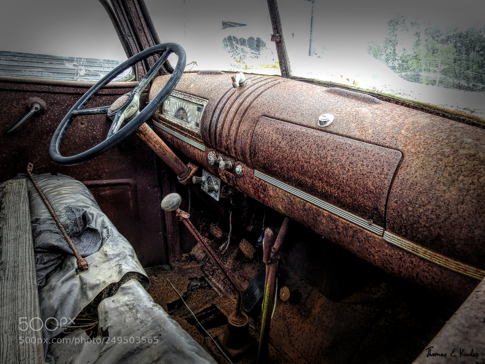 Nikon Coolpix P900 sample photo. Covered in rust two photography