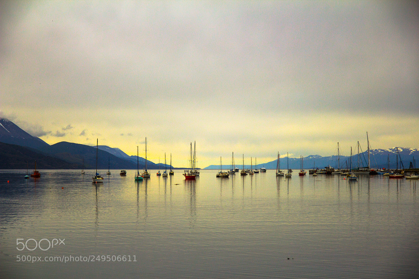 Canon EOS 600D (Rebel EOS T3i / EOS Kiss X5) sample photo. Barcos al horizonte photography