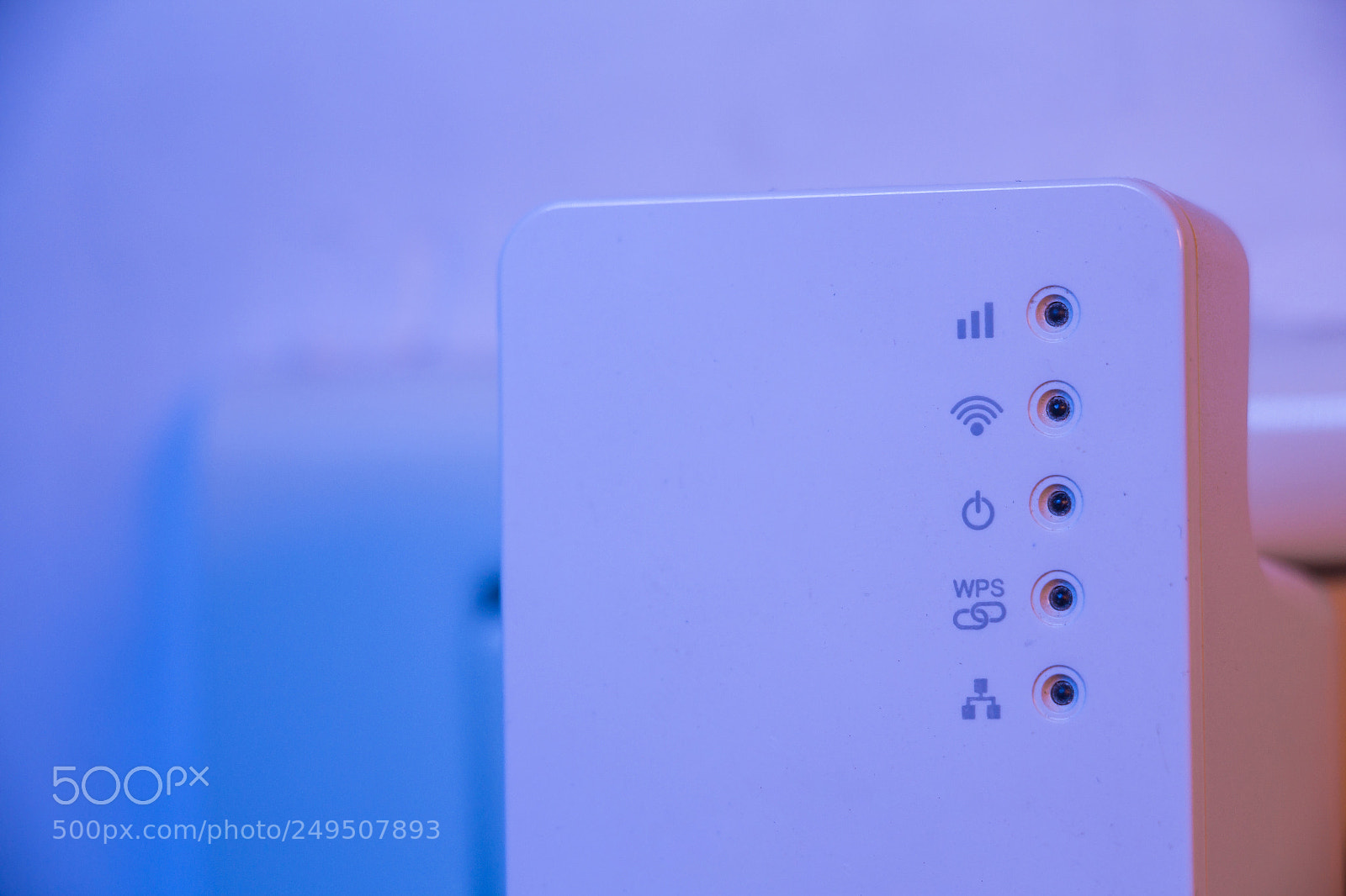 Canon EOS 650D (EOS Rebel T4i / EOS Kiss X6i) sample photo. Closeup on wifi repeater photography