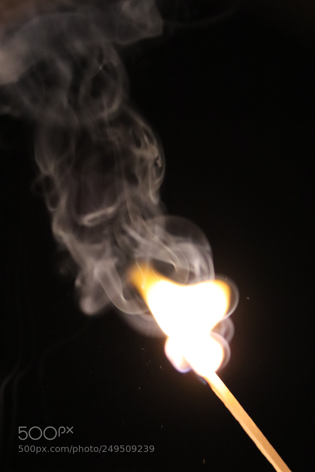 Canon EOS 77D (EOS 9000D / EOS 770D) sample photo. Spiel mit dem feuer photography
