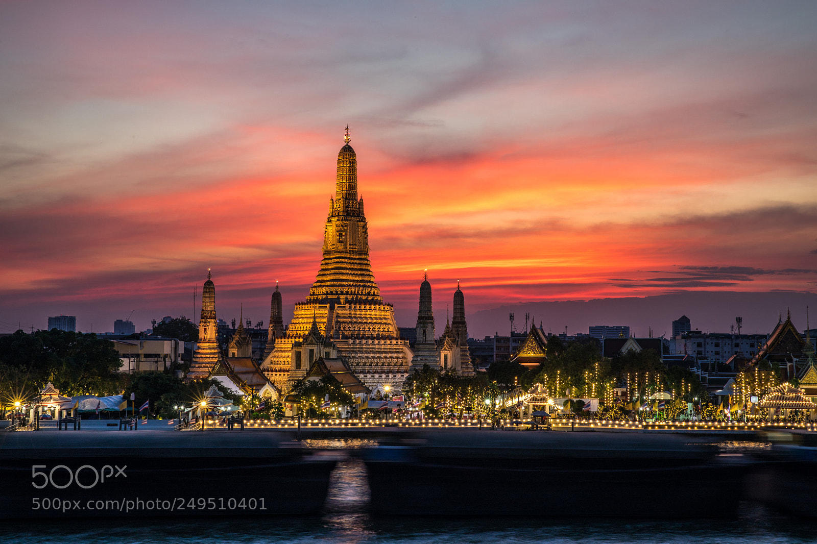 Canon EOS 5D Mark IV sample photo. Sunset at chao praya photography